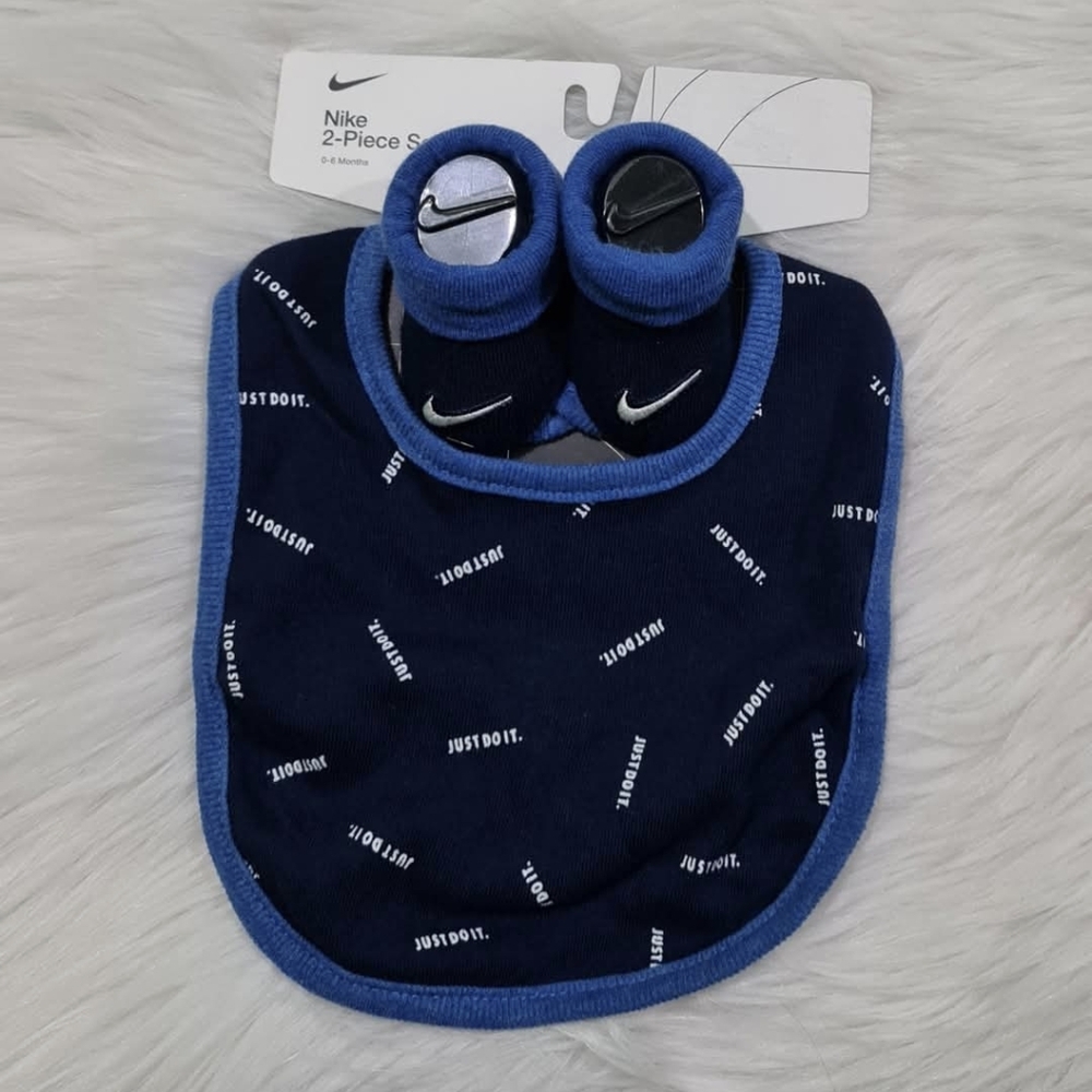 NIKE BABY BIB & BOOTIE SET NEW